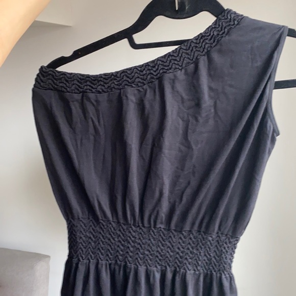 One shoulder dress - Picture 2 of 4